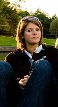 What are some interesting facts from Kasie Hunt's biography?